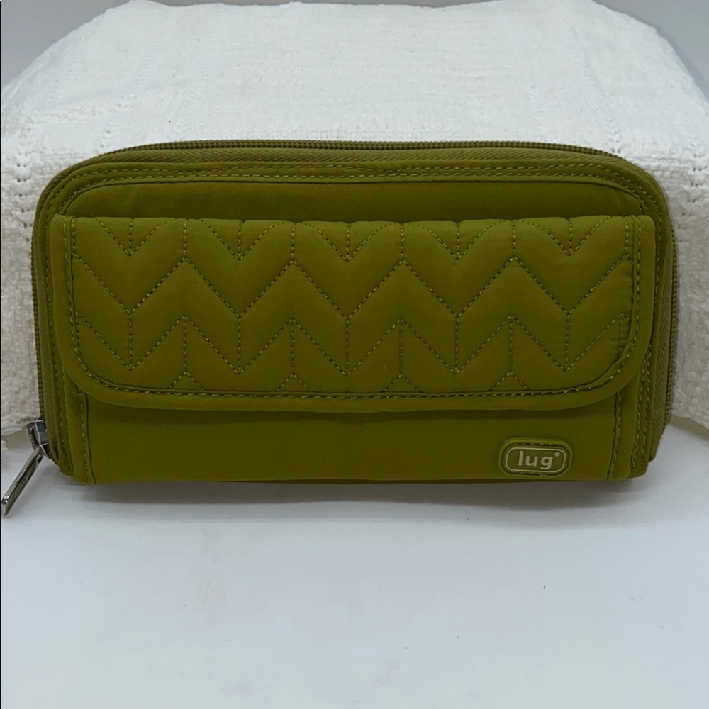 Lug Quilted Wallet With 20 Card Slots
